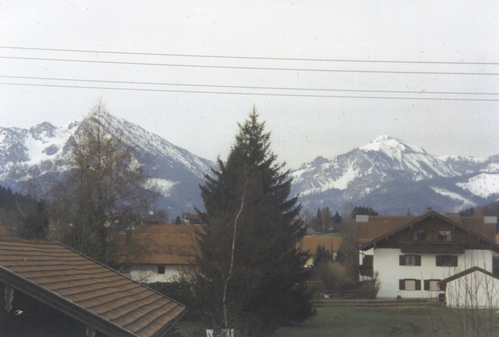 Blick auf die Chiemgauer Alpen von Traunstein in Oberbayern aus im Jahr 2006. Photo: Ralf Splettstößer.