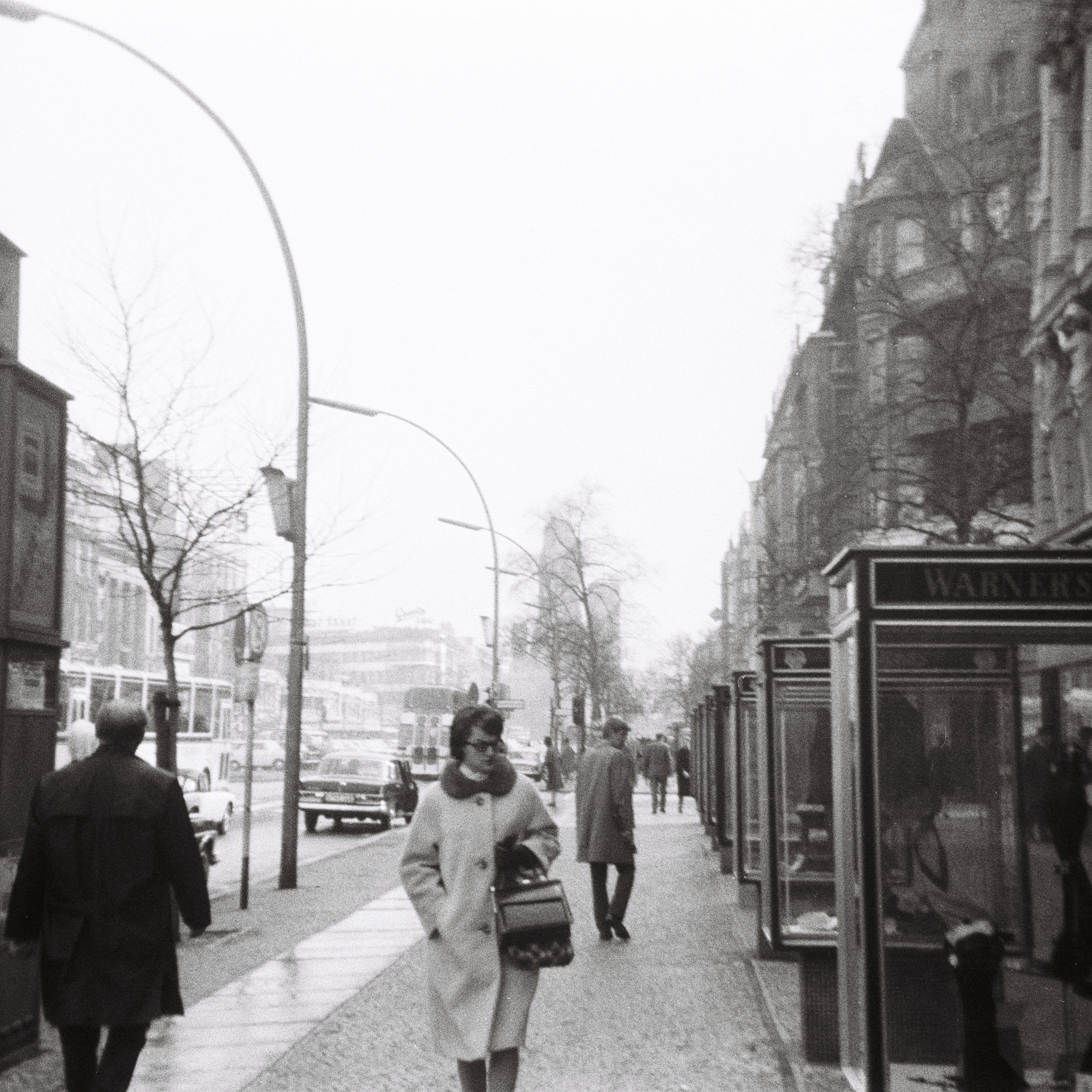 Photo: Der Kürfürstendamm in Berlin (West) im Jahr 1967. Photograph: Erwin Thomasius.