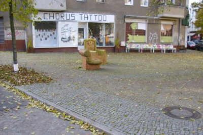 Farbfoto: Die Emser Straße im Bezirk Neukölln in Berlin im Oktober 2010. Foto: Erwin Thomasius.