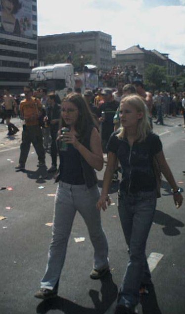 Photo von der Straße des 17. Juni während der Loveparade in Berlin am 21.07.2001