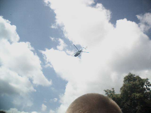 Photo von einem Hubschrauber über der Love Parade im Tiergarten in Berlin am 21.07.2001