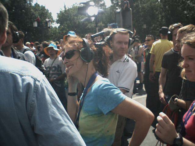Photo von einem Interview auf der Love Parade im Tiergarten in Berlin am 21.07.2001