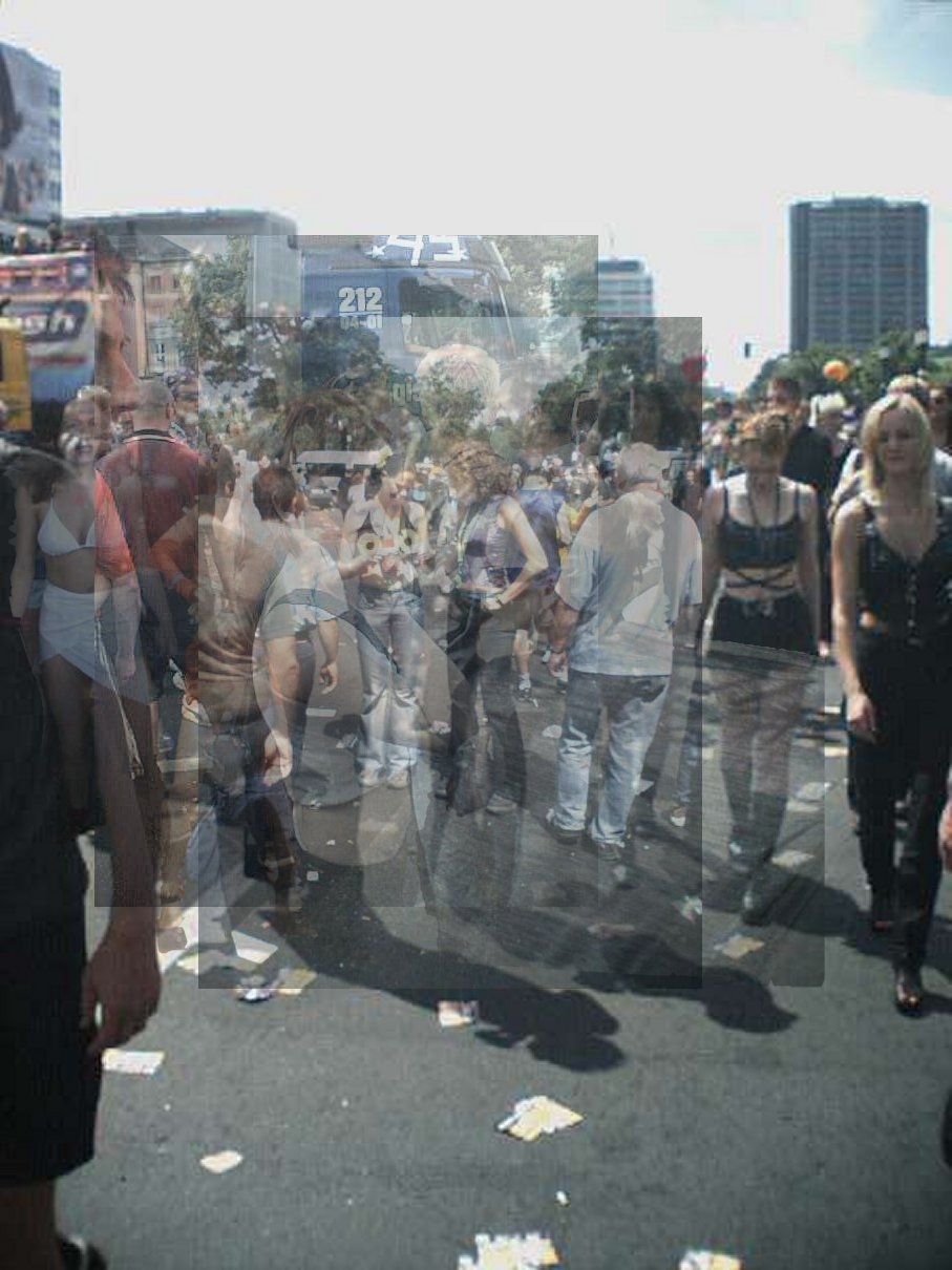 Collage aus Photos von der Love Parade in Berlin am 21.07.2001