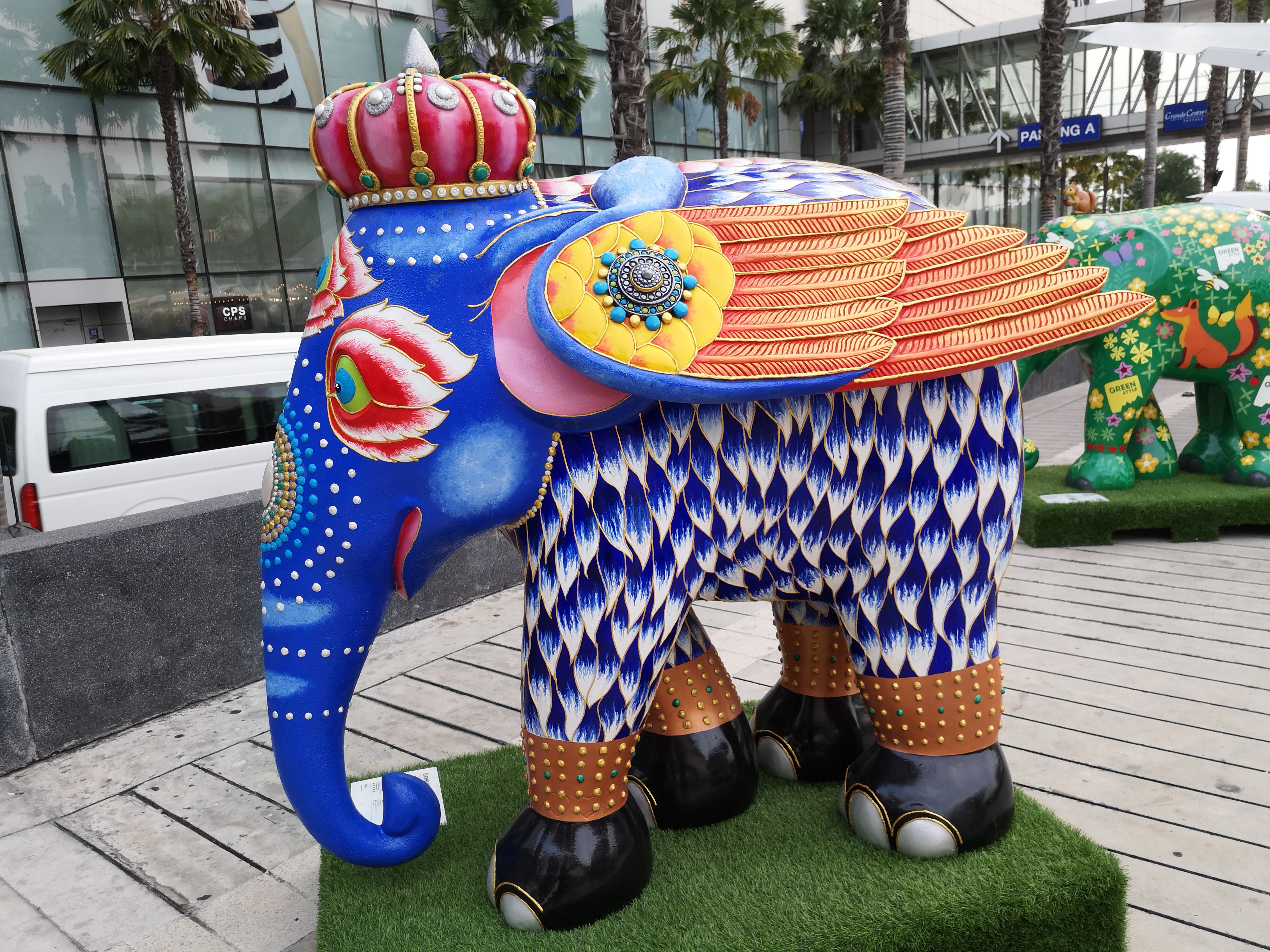 Foto von bemalten Elefantenplasiken in Pattaya, in Thailand. Im März des Jahres 2025. Fotograf: Erwin Thomasius.