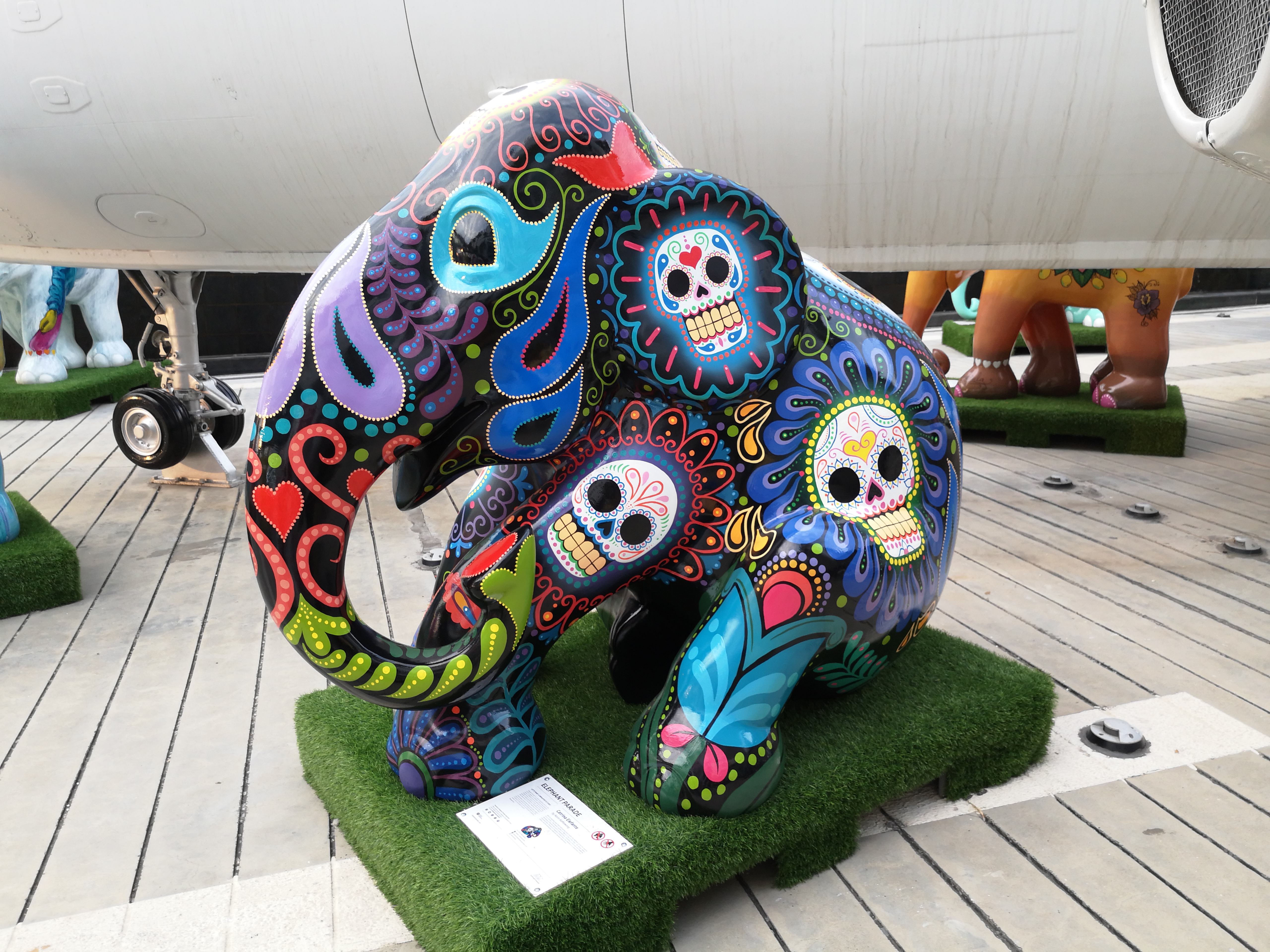 Foto von  künstlerisch gestalteten Elefantenplastiken in Pattaya, in Thailand. Im März des Jahres 2025. Fotograf: Erwin Thomasius.