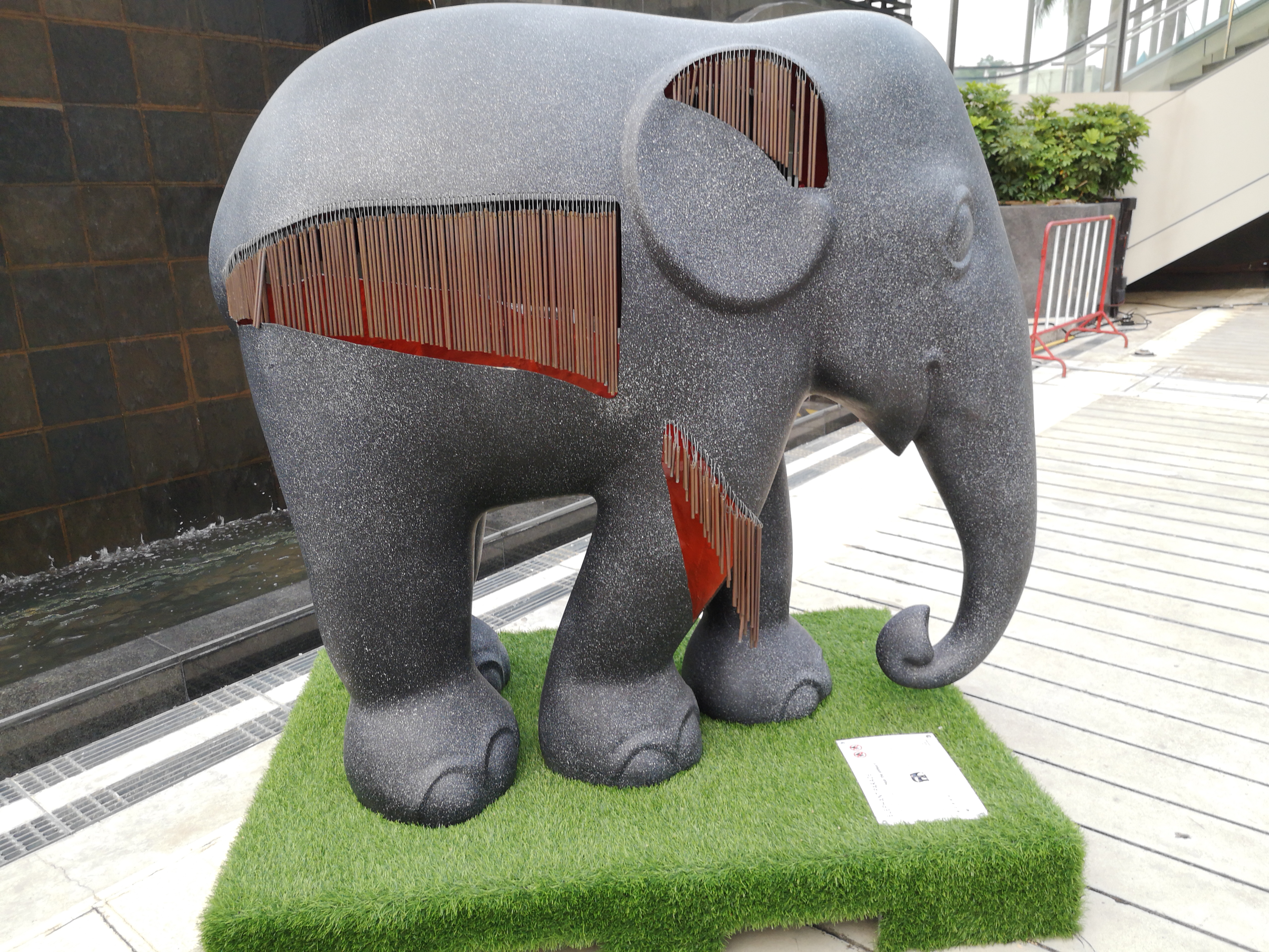 Foto von einer künstlerisch gestalteten Elefantenplastik in Pattaya, in Thailand. Im März des Jahres 2025. Fotograf: Erwin Thomasius.